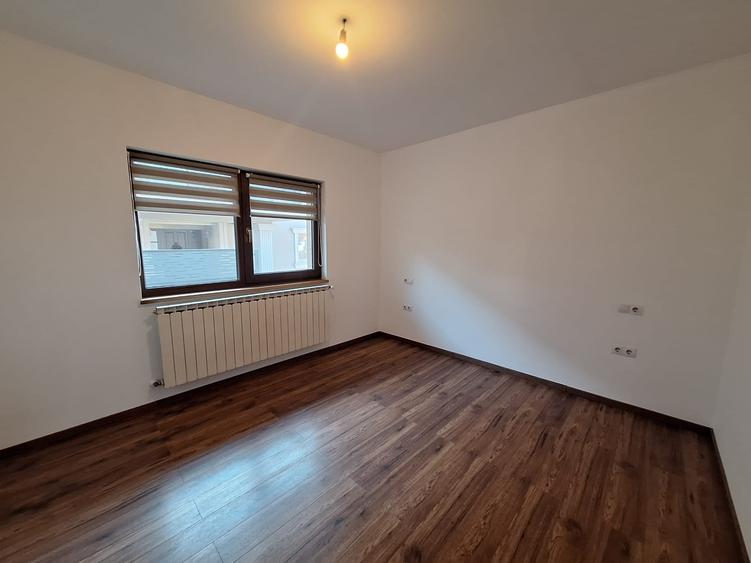 Casă individuală cu 5 camere cu Garaj în Câmpenești