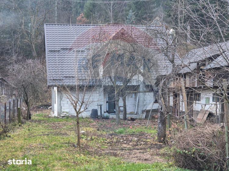 Casă cu 5 camere cu Teren 1782 Mp în Tarcău