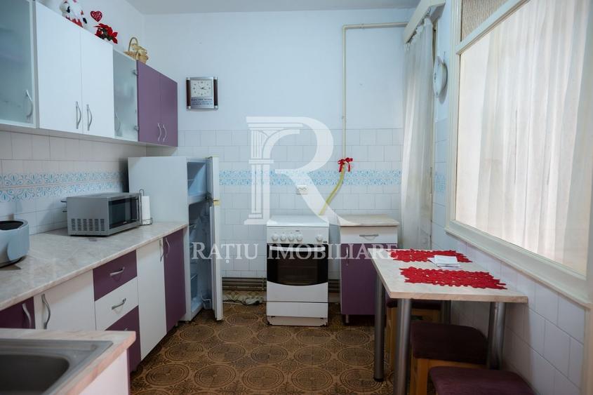 Apartament cu 4 camere decomandat în Central
