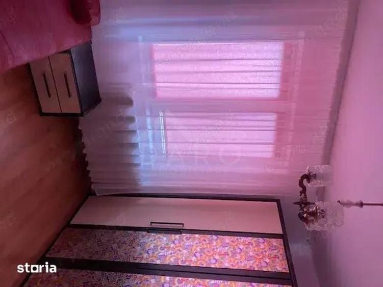 Apartament cu 3 camere semidecomandat în 22 Decembrie 1989