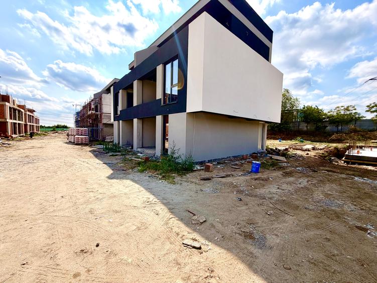 Duplex cu 4 camere cu Canalizare în Splaiul Unirii
