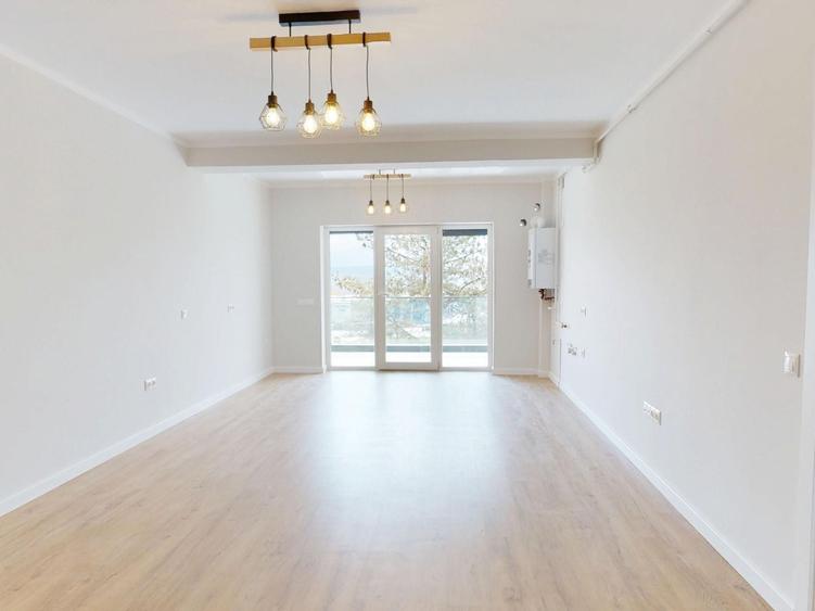 Apartament cu 3 camere semidecomandat în Exterior Vest