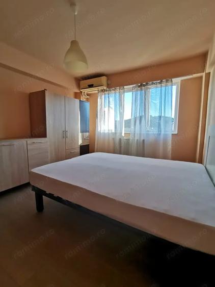 Apartament cu 3 camere decomandat în Micro IV