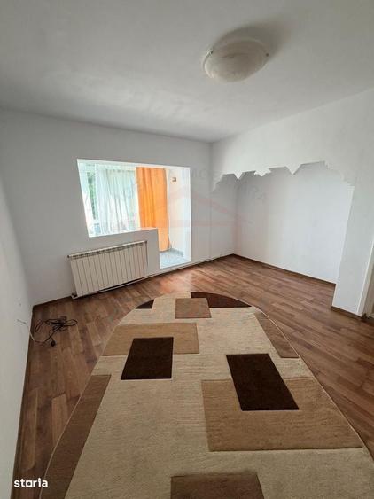Apartament cu 2 camere decomandat în Sârbi