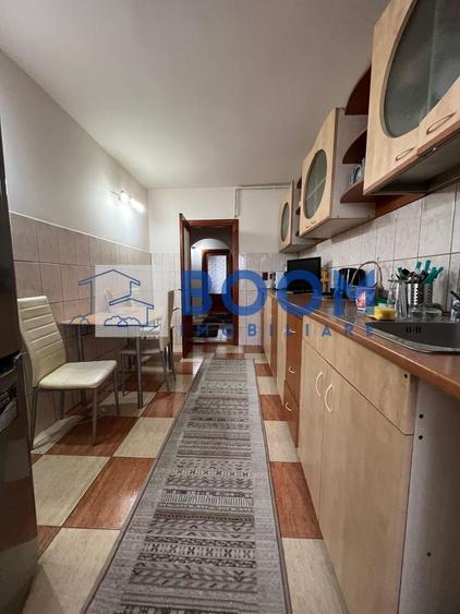 Apartament cu 3 camere decomandat în Calea lui Traian-Sud