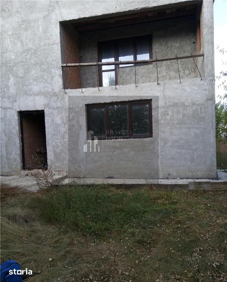 Casă cu 4 camere cu Teren 1886 Mp în Theodor Pallady
