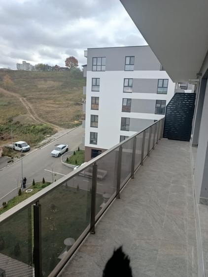 Apartament cu 2 camere semidecomandat, mobilat în Florești