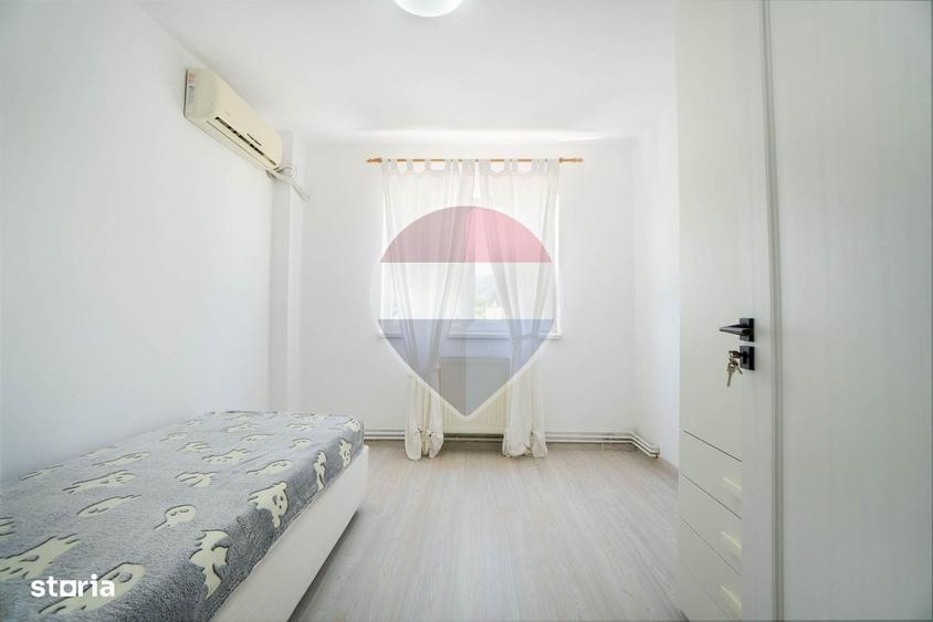 Apartament cu 4 camere decomandat în Răcădău