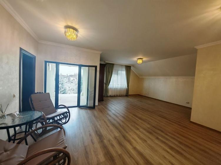 Casă cu 4 camere în Central