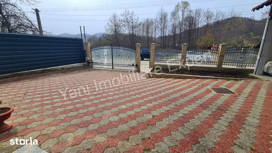 Casă cu 6 camere cu Teren 320 Mp în Corbeni