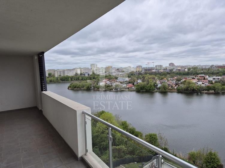 Apartament cu 3 camere semidecomandat în Colentina