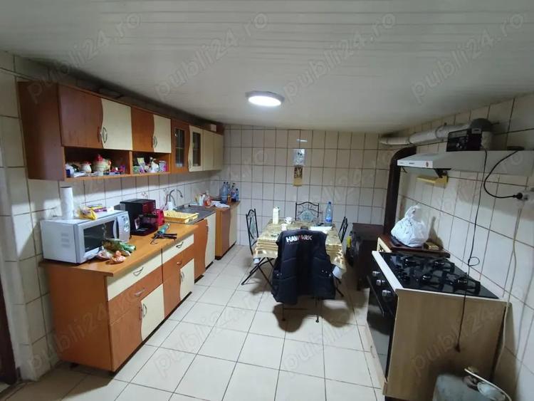 Casă cu 3 camere în Băleni