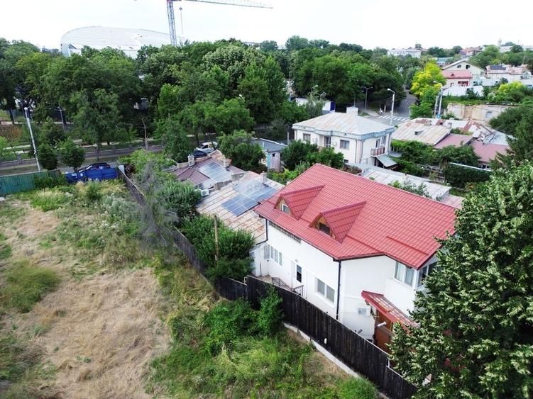 Casă individuală cu 7 camere cu Teren 607 Mp în Nord-Est