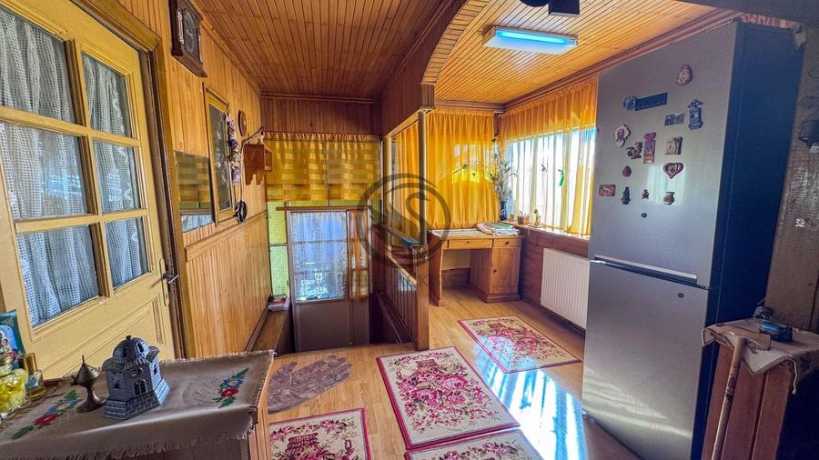 Casă individuală cu 5 camere cu Canalizare în Est