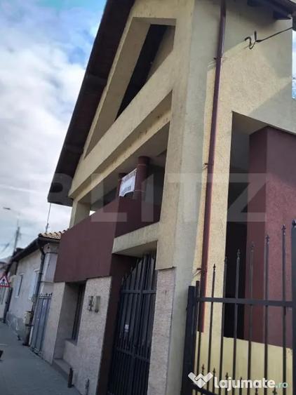 Casă cu 5 camere cu Teren 521 Mp în Central