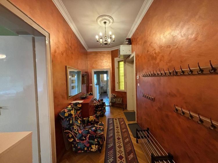 Apartament cu 3 camere semidecomandat, mobilat în Ultracentral