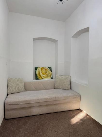 Apartament la casa, cu 3 camere, semidecomandat, zona centrala, str. Sitei - 18