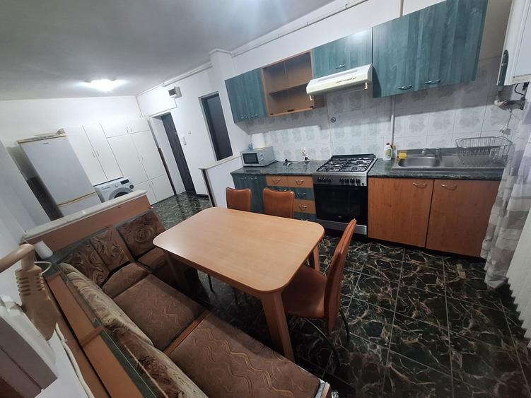 Inchiriez Ap 2 camere, in cetate, Bd. Revolutiei 5A, Bloc V1, vis - a - 3