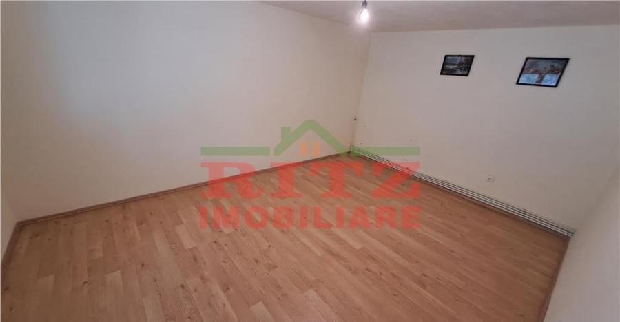 Casa Parter teren 500 mp in Perieti de /Schimb cu gars. - 2