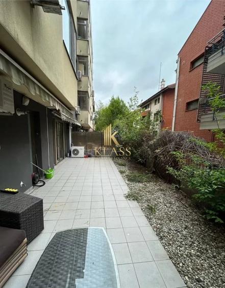 Apartament cu 2 camere semidecomandat, mobilat în Nordului