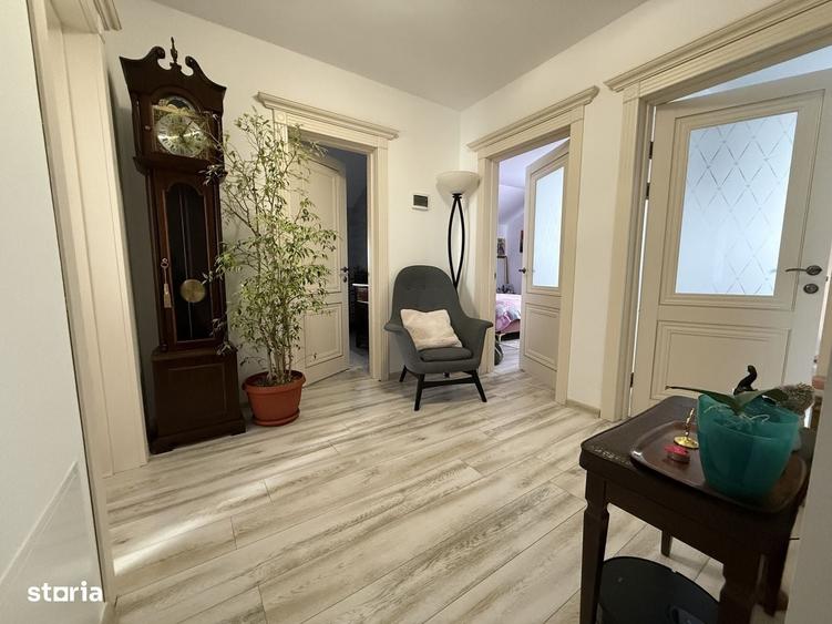 Casă cu 4 camere în Central
