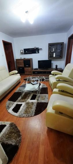 De vanzare apartament cu 3 camere, etaj 2, Bloc E4 in Corabia