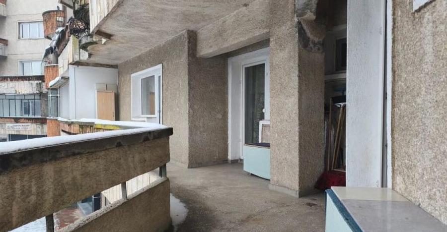 Apartament 4 camere in Simeria, zona 1 Decembrie, et 1 - 17