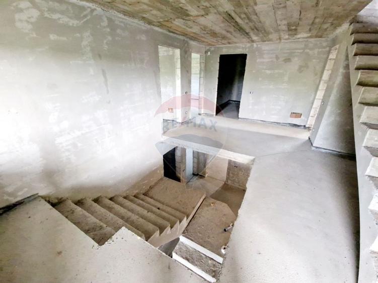 Casă spațioasă S+P+1E+M și teren generos 1664 mp - 12