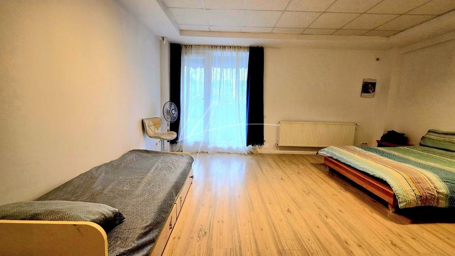 Apartament cu 5 camere si curte de 358 mp. - 36