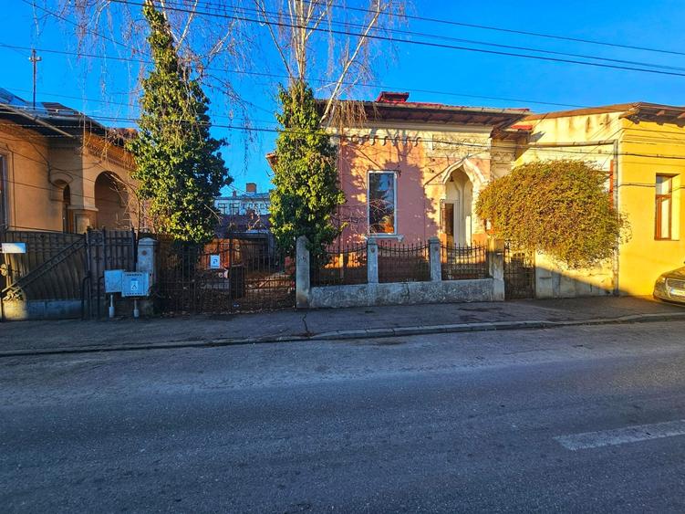 Casă cu arhitectură interbelică, 5 camere, teren 409 mp – Central - 6