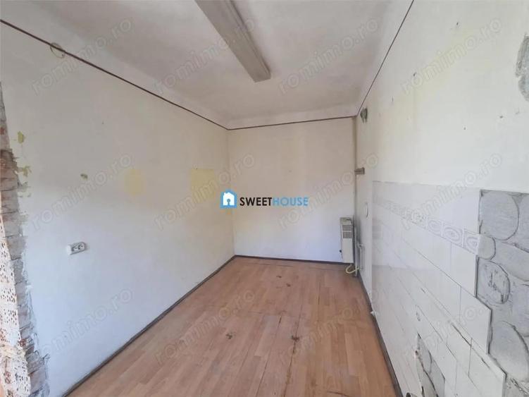 Casa de vanzare cu 4 camere si anexe in Fagaras. - 16