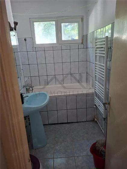 Apartament 2 camere Podu Ros Zona centrala, ideal pentru locuit sau investitie - 10