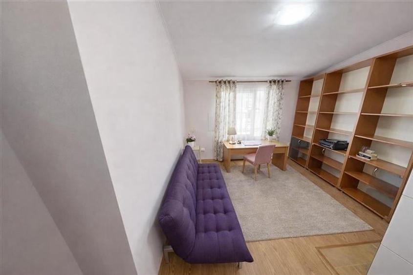 Rezidenta 4 camere,in farmec istoric, vedere Tampa,cu beci si pod,Centrul Istori - 3