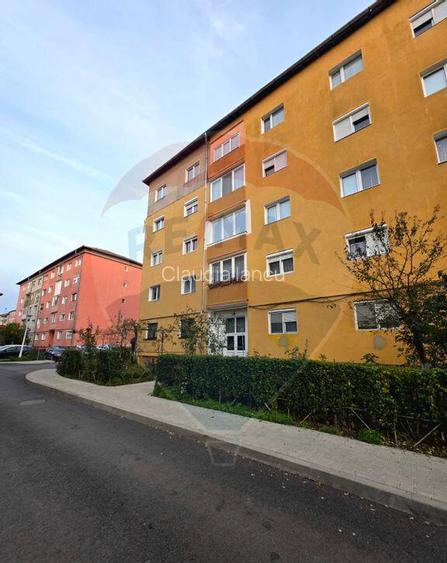 Apartament cu 3 camere de vanzare in zona Vitrometan Apartament cu 3 camere de vanzare in zona Vitrometan