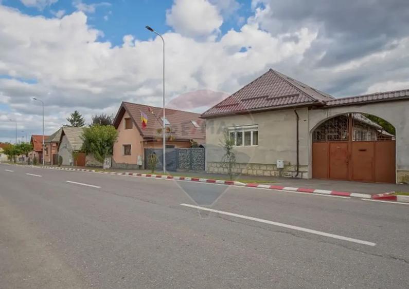 Casa spatioasa cu teren generos, in zona centrala a Sacel... - 7