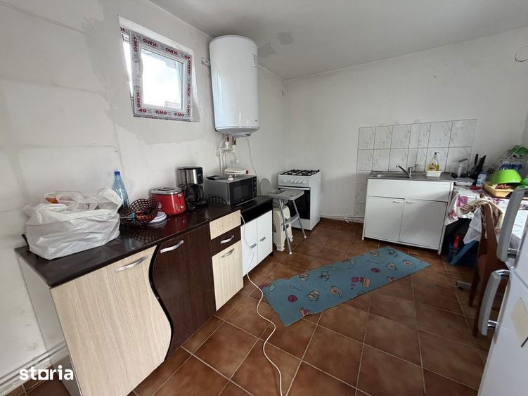 Casa Stalpeni, la asfalt, cu gaze, garaj, anexa, 3 camere, mobilata - 2