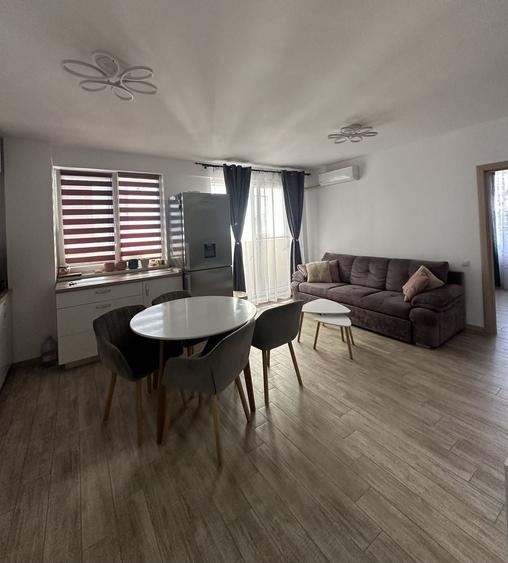 Apartament cu 3 camere decomandat în Florești