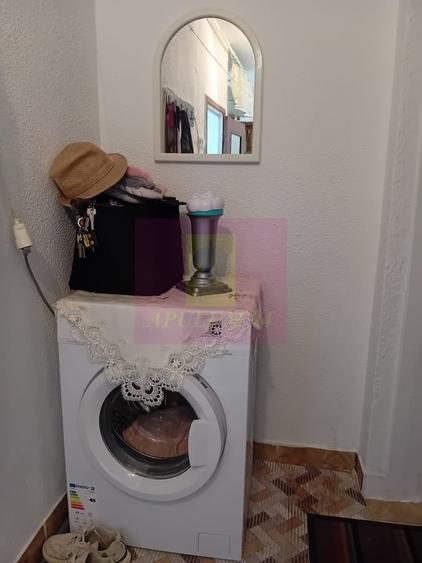 Apartament cu 3 camere semidecomandat în Vitan