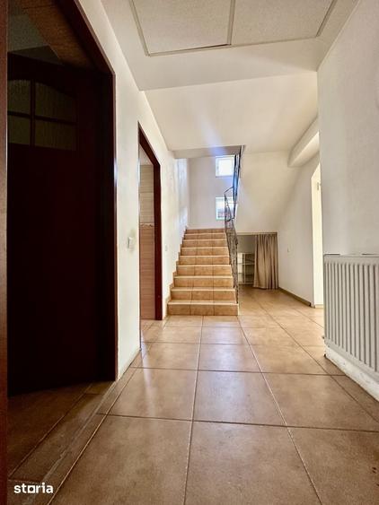 Casă cu 5 camere cu Teren 700 Mp în Titan