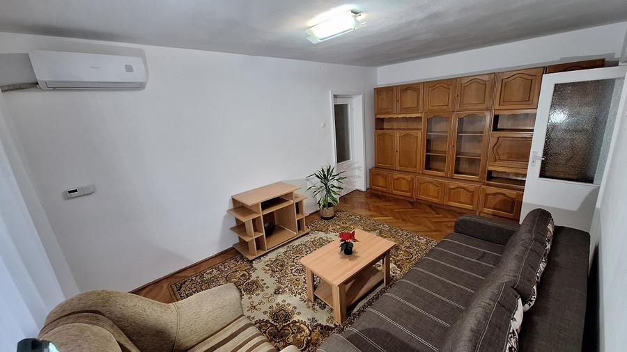 Chirie apartament 3 Camere situat in Micro 16 . Pe termen lung. 250 EURO - 5