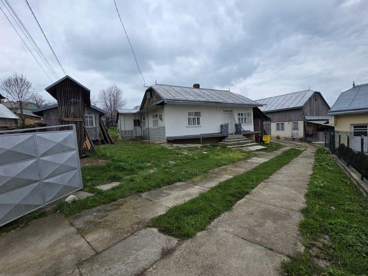 Vand casa cu sura, curte mare si gradina in Bosanci , Suceava - 4