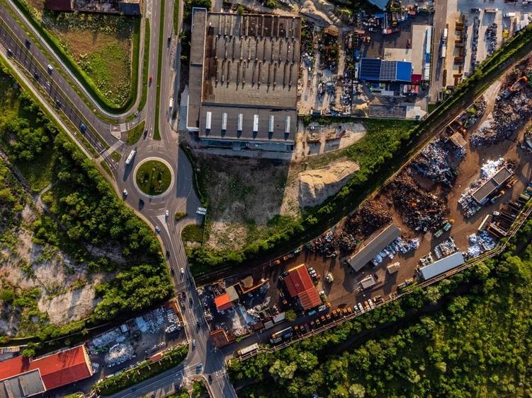 TEREN IN SENS GIRATORIU - 1