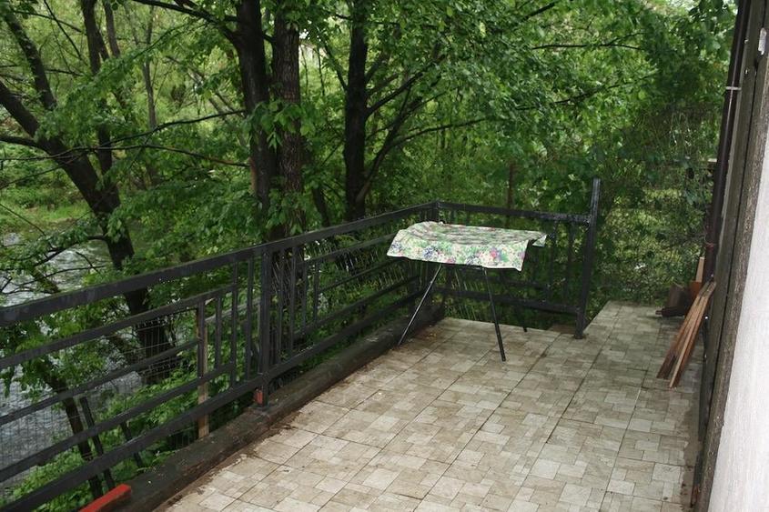 Vand casa de vacanta pe malul Cernei - 6