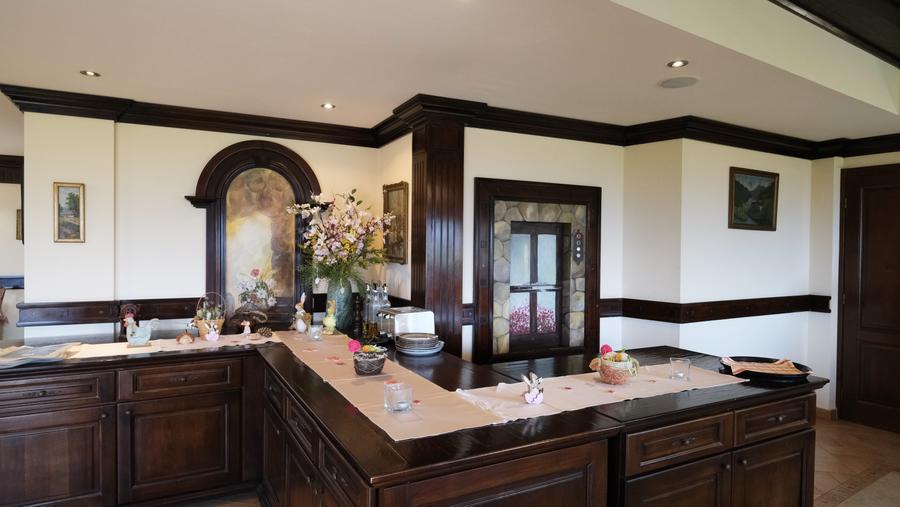 Vanzare hotel in zona superba de munte cu priveliste incredibila din camere - 23