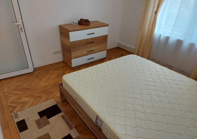 Inchiriez apartament decomandat 2 camere etaj 2 din 4, Piata Centrala - 4