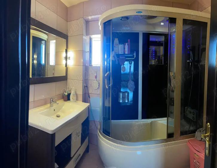 Apartament de vanzare 3 camere Piata Neam? zona 1 mai - 4