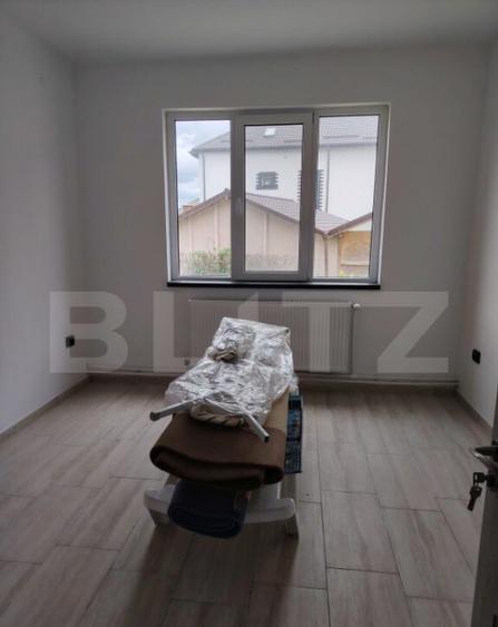 Casa de vanzare, cu 6 camere, 288 mp, zona Voinesti - 9