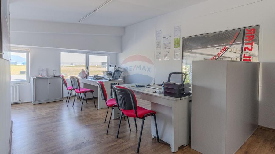 Hala + Spatiu de birouri cu destinatii multiple : Teren 1116 mp - 9