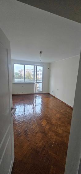 Apartament cu 3 camere decomandat în Ultracentral