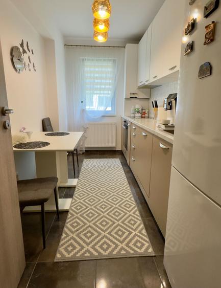 Apartament cu 3 camere decomandat, mobilat în Central